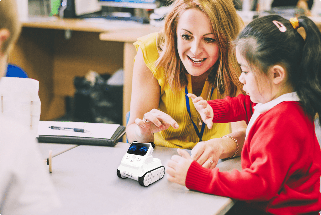How to Introduce Your Daughter to STEM and Coding
