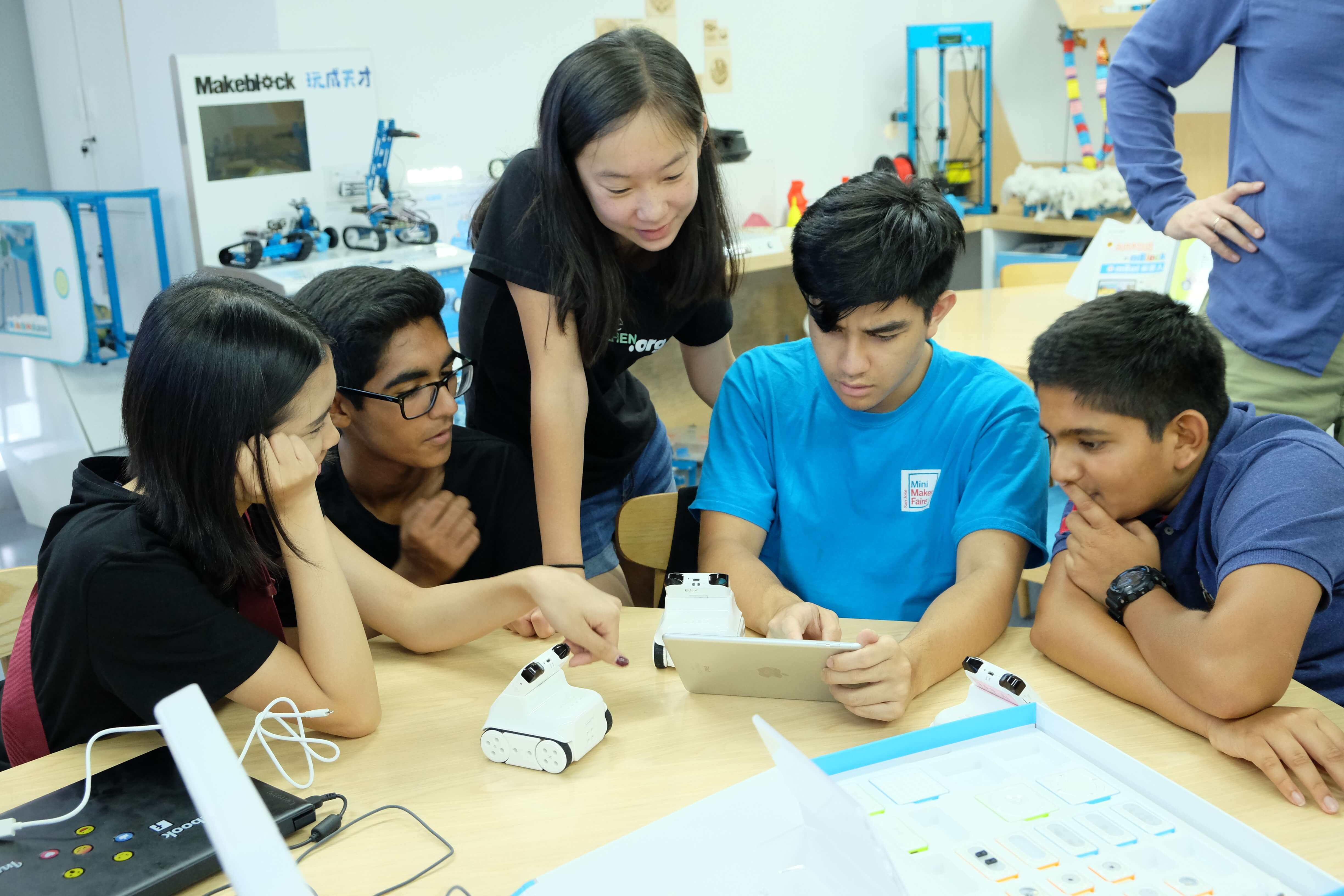 Silicon Valley’s Code Hobbits visit 青青伊人 to Learn How to Build Tech Products