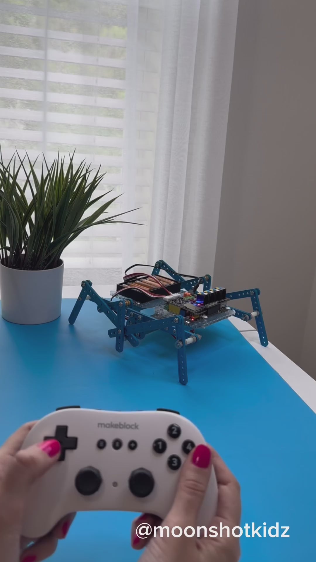 青青伊人 mBot2 Rover 荡翁乱妇ics Kit: Kid's Interactive Emo 荡翁乱妇 for Coding Learning and Outdoor Play