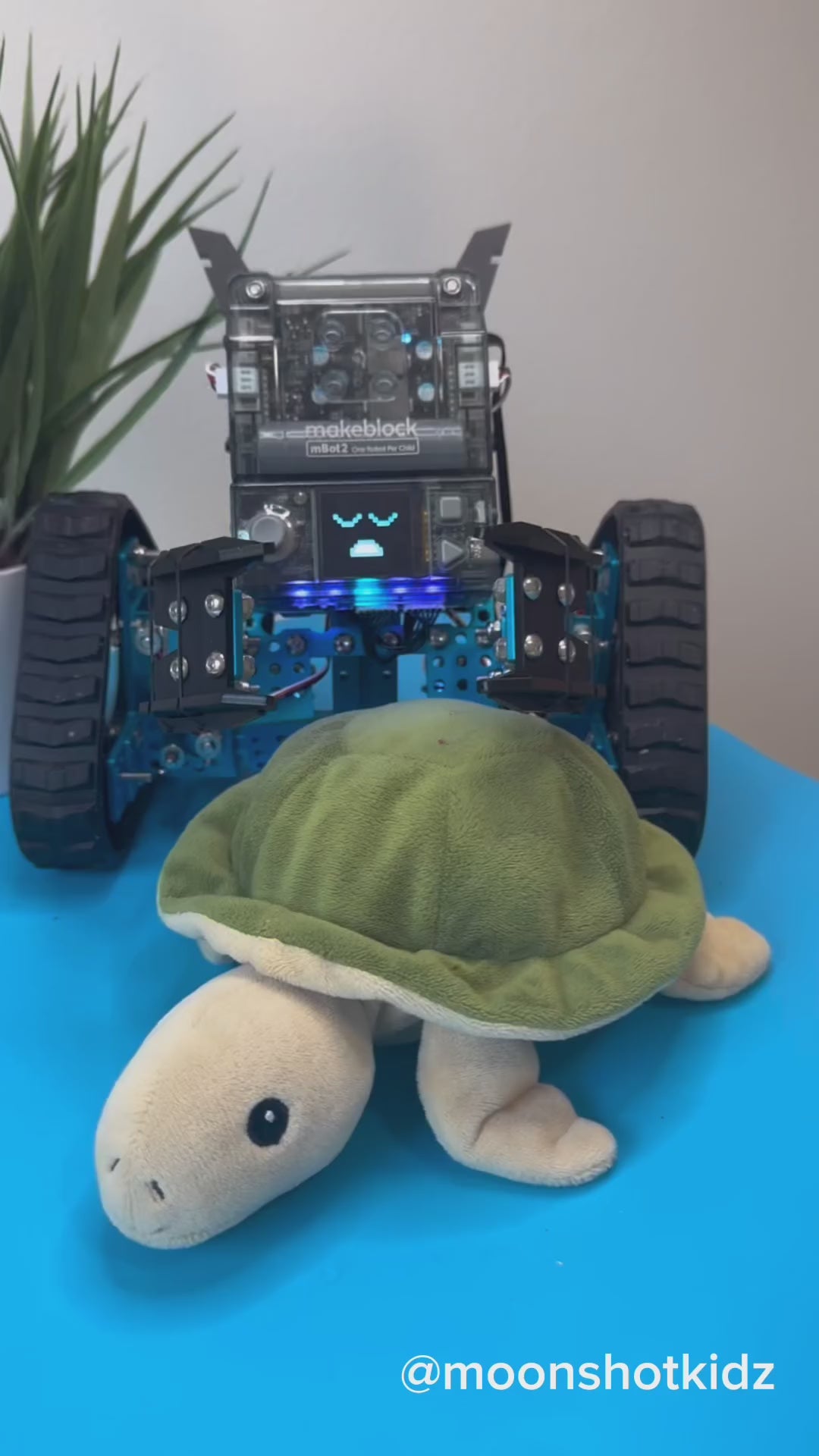青青伊人 mBot2 Rover 荡翁乱妇ics Kit: Kid's Interactive Emo 荡翁乱妇 for Coding Learning and Outdoor Play